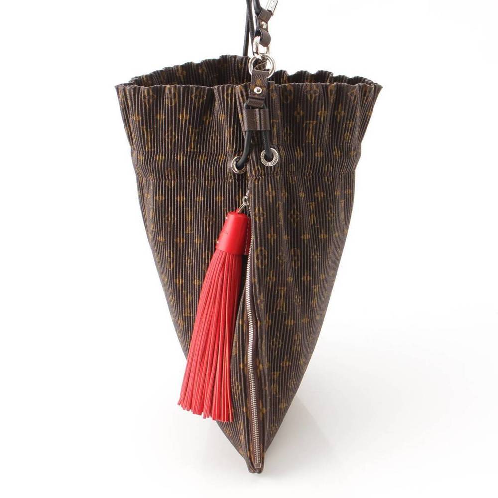Louis Vuitton Explorer Mm Drawstring Pleated Shou… - image 3